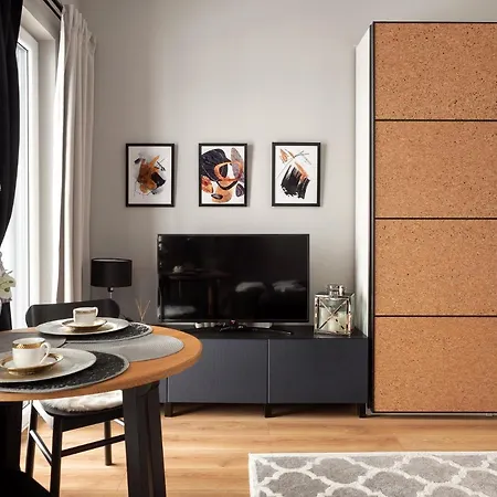 דירה Prymasa Tysiaclecia 83a Center View By Perfect ורשה