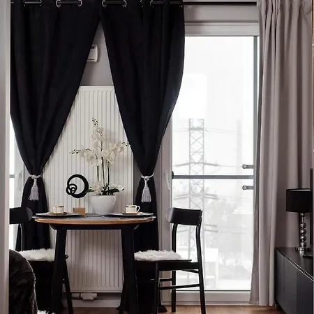 Prymasa Tysiaclecia 83a Center View By Perfect شقة