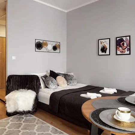 Prymasa Tysiaclecia 83a Center View By Perfect شقة