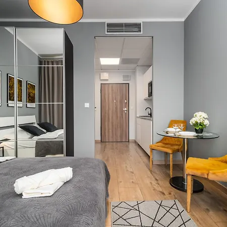 Prymasa Tysiaclecia 83a Center View By Perfect * Varsovie