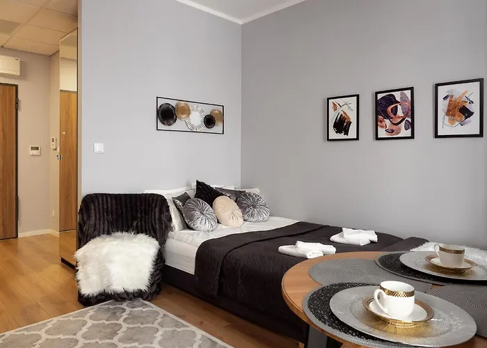 Prymasa Tysiaclecia 83a Center View By Perfect شقة